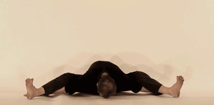 Yoga posture. Mahakurmasana, la grande tortue. C.Tikhomiroff/2010 - www.natha-yoga.com