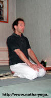 yoga.com pose variante de hello asana