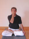 Trishula mudra. Geste pour la respiration alterne. natha-yoga.com