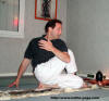 yoga.com pose variante de ardha matsyendra asana