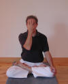 Yoga: nadi shodhana, la respiration alterne. Position des doigts n3.