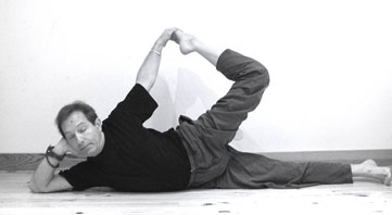 images pose yoga Ardhadhanurasana 5