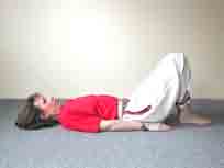 posture de la charrue (halasana): deuxime phase, yoga pose