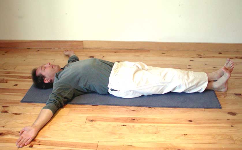 Makara asana pose 1a. Mai 2005