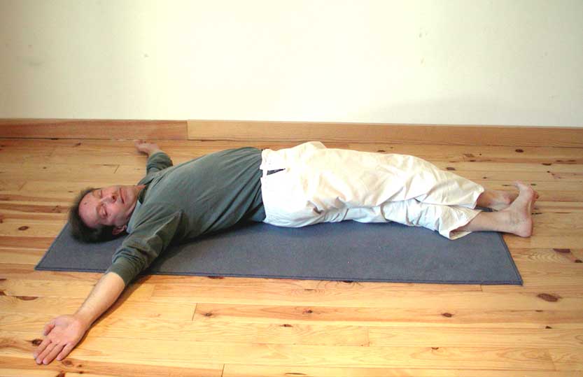 Makara asana pose 1c. Mai 2005