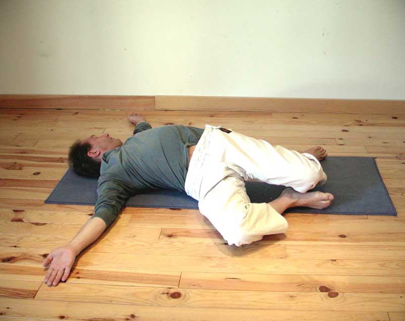 Makara asana pose 4b. Mai 2005