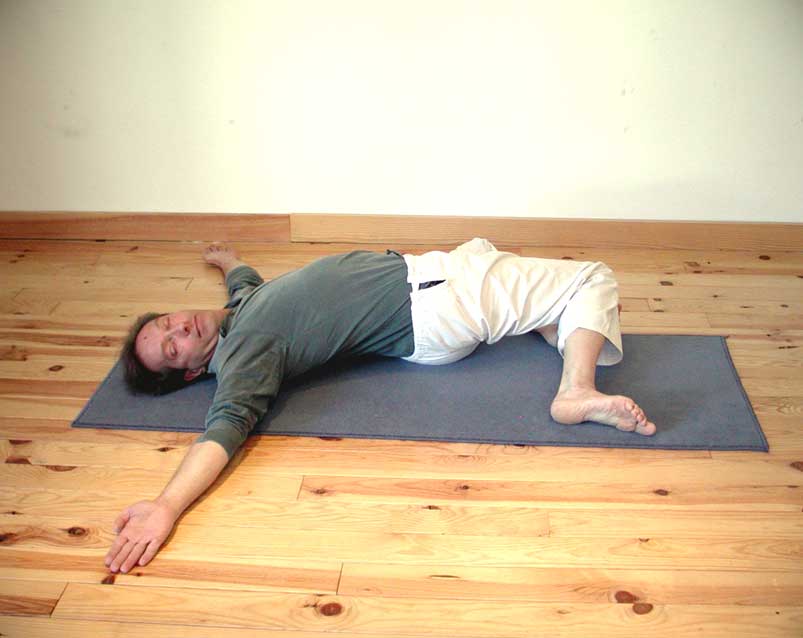 Makara asana pose 4c. Mai 2005